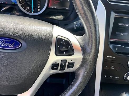 Used 2014 Ford Explorer XLT w/ Equipment Group 201A AWD/4WD image 16