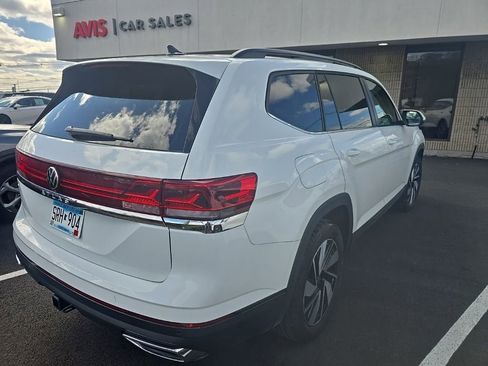 Used 2025 Volkswagen Atlas SE image 3