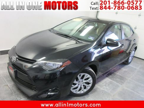 Used 2017 Toyota Corolla LE image 1