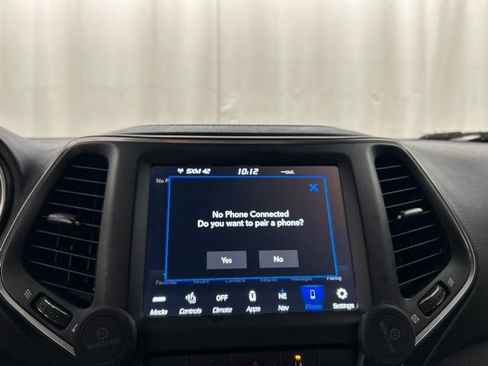 Used 2023 Jeep Cherokee Altitude Lux AWD/4WD image 18