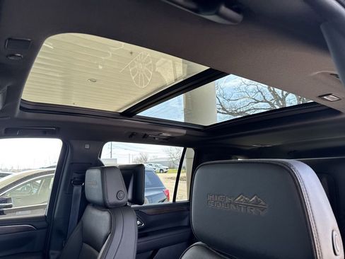 Certified 2024 Chevrolet Suburban High Country w/ Advanced Technology Package image 18