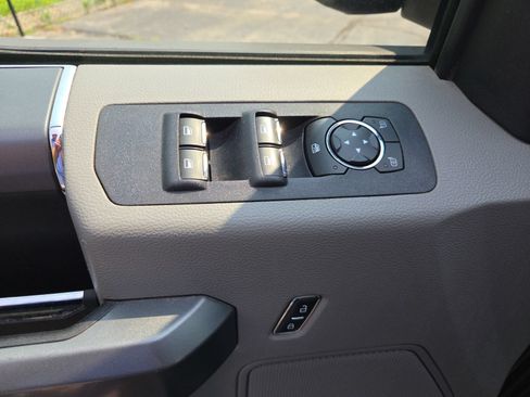 Used 2019 Ford F150 XLT w/ Equipment Group 302A Luxury AWD/4WD image 14