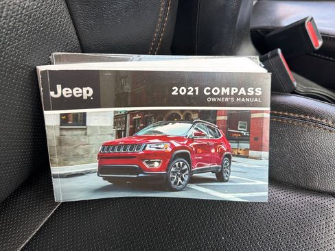 Used 2021 Jeep Compass Limited w/ Sun and Sound Group AWD/4WD image 27
