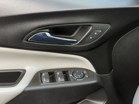 Used 2023 Chevrolet Equinox LS w/ LS Convenience Package image 25