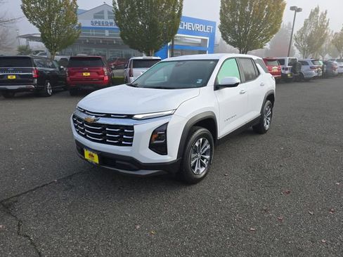 New 2025 Chevrolet Equinox LT image 2