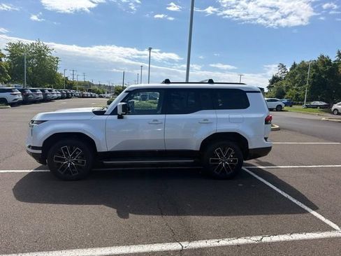 Used 2025 Lexus GX 550 w/ Accessory Package (2T) AWD/4WD image 8