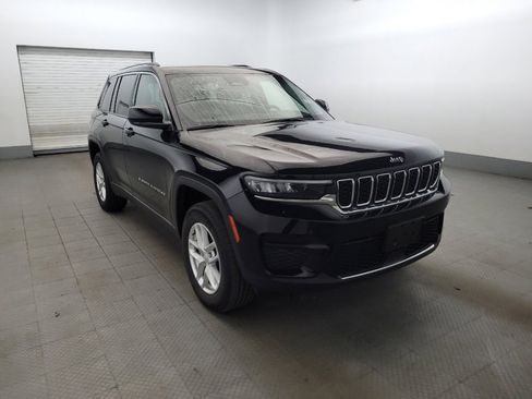 Used 2023 Jeep Grand Cherokee Laredo AWD/4WD image 13