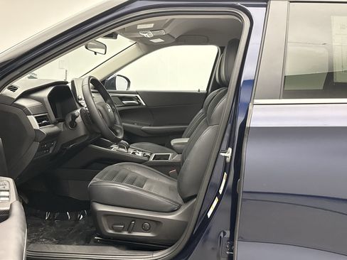 Used 2024 Mitsubishi Outlander SE AWD/4WD image 11