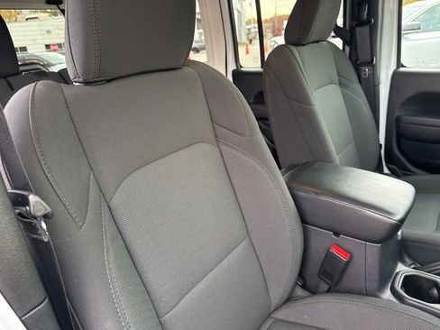 Used 2023 Jeep Wrangler Sport S image 28