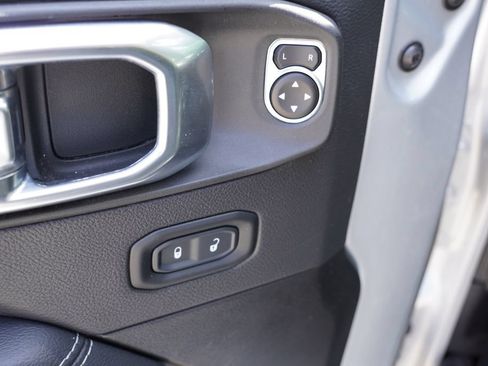 Used 2022 Jeep Gladiator Overland w/ Popular Equipment Package AWD/4WD image 22