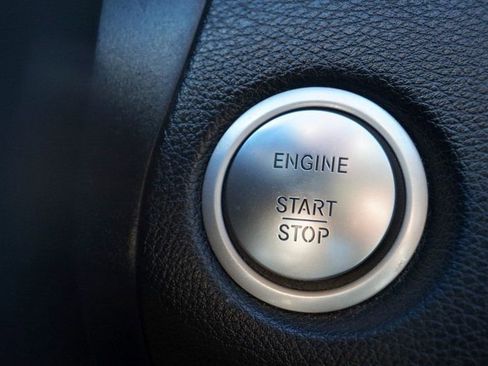 Used 2015 Mercedes-Benz C 300 4MATIC Sedan image 27