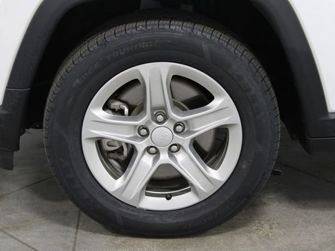 Used 2024 Jeep Compass Latitude AWD/4WD image 18