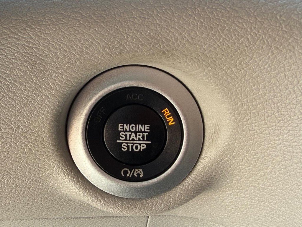 Used 2020 Chrysler Voyager LX FWD image 33