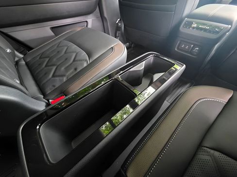 New 2026 Nissan Pathfinder Platinum AWD/4WD image 10