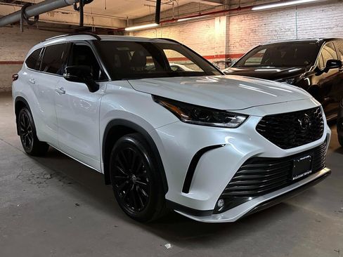 Certified 2026 Toyota Highlander XSE image 5