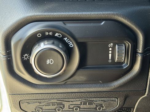 Used 2024 Jeep Wrangler Unlimited Rubicon image 23