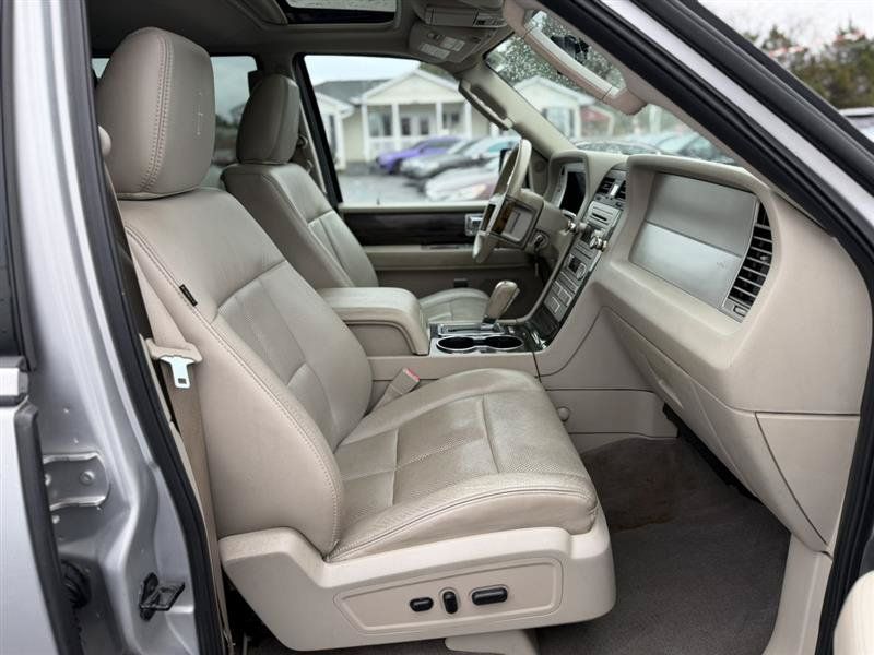 Used 2010 Lincoln Navigator 4WD image 10