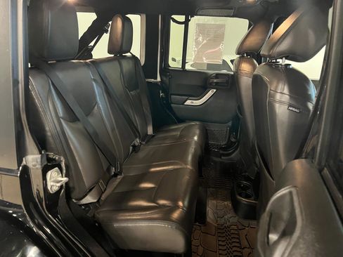 Used 2017 Jeep Wrangler Unlimited Sahara w/ Max Tow Package AWD/4WD image 27