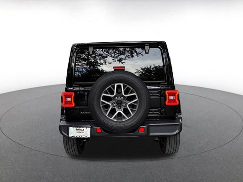 Used 2025 Jeep Wrangler Unlimited Sahara AWD/4WD image 6