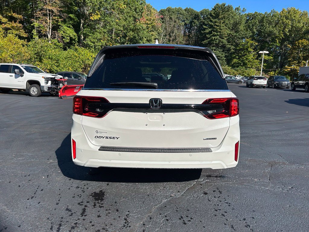 New 2027 Honda Odyssey Touring image 4