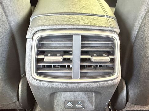 Used 2025 Genesis G70 2.5T AWD/4WD image 22