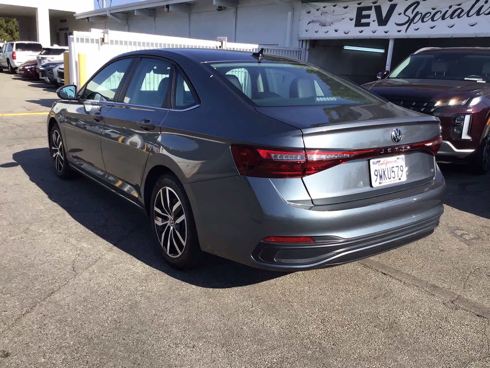 Used 2026 Volkswagen Jetta SE FWD image 3