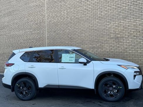 New 2026 Nissan Rogue SV image 4