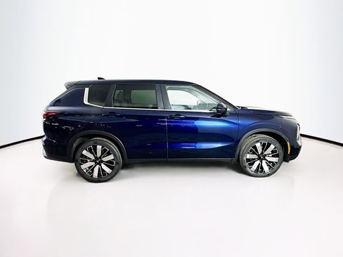 Used 2025 Mitsubishi Outlander SE image 10