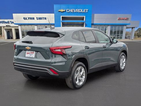 New 2026 Chevrolet Trax LS w/ LS Convenience Package image 8