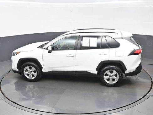 Used 2021 Toyota RAV4 XLE AWD/4WD image 35