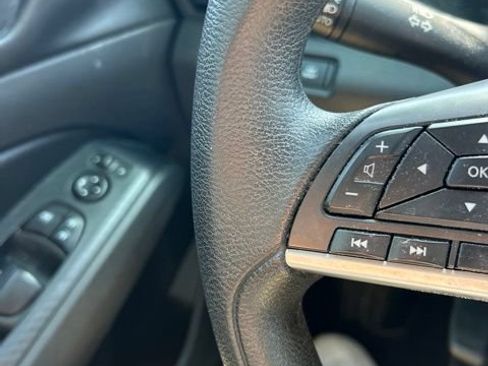 Used 2025 Nissan Altima 2.5 SV FWD image 17