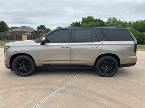 Used 2025 Cadillac Escalade Sport Platinum w/ LPO, Floor Liner Package AWD/4WD image 2