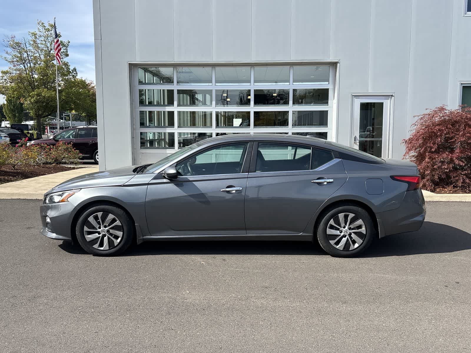 Used 2020 Nissan Altima 2.5 S FWD image 2