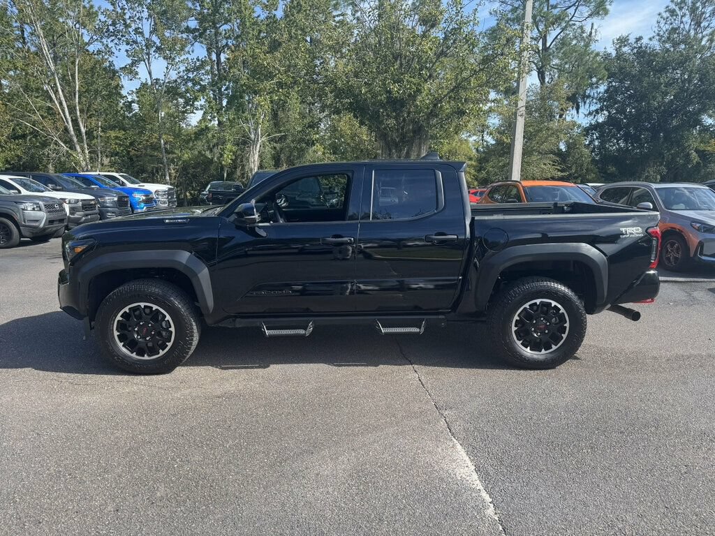 Used 2025 Toyota Tacoma TRD Off-Road w/ TRD Off Road Premium Package AWD/4WD image 2