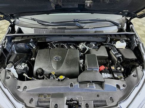 Used 2017 Toyota Highlander XLE image 39