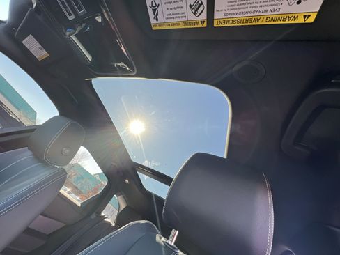 Used 2022 Land Rover Range Rover Velar S image 24