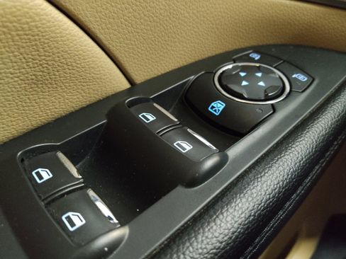 Used 2017 Ford Explorer XLT w/ Equipment Group 202A FWD image 27