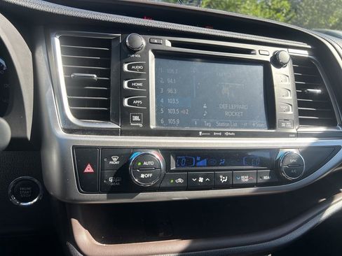 Used 2019 Toyota Highlander Limited Platinum AWD/4WD image 27