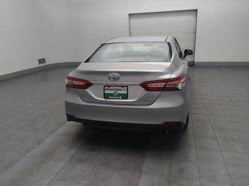 Used 2018 Toyota Camry XLE image 7