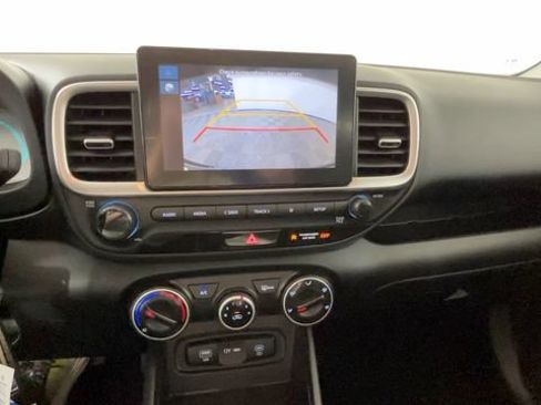 Used 2025 Hyundai Venue SE FWD image 30