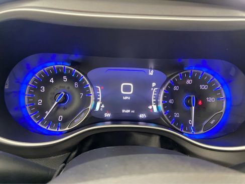 Used 2024 Chrysler Pacifica Touring-L FWD image 26