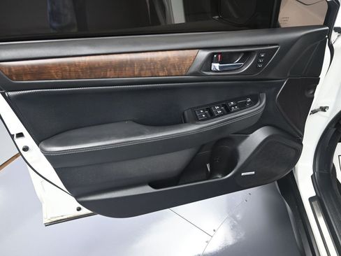 Used 2017 Subaru Outback 3.6R Limited image 10