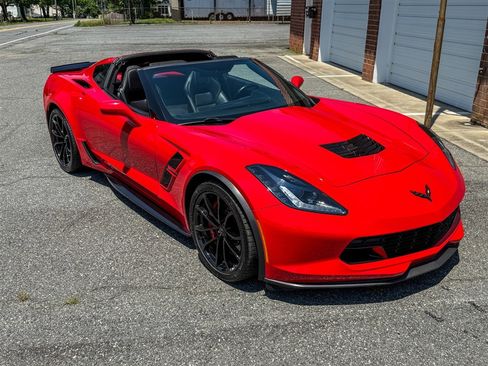 Used 2019 Chevrolet Corvette Grand Sport w/ Carbon Flash Badge Package RWD image 30