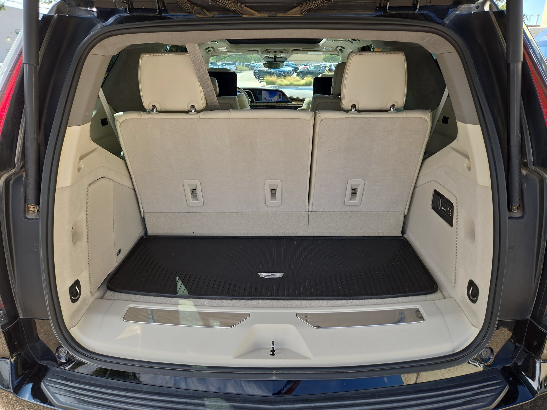 Used 2021 Cadillac Escalade Premium Luxury Platinum AWD/4WD image 12