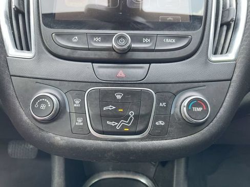 Used 2018 Chevrolet Malibu LT FWD image 33