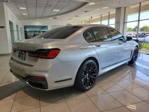 Used 2022 BMW 750Li xDrive AWD/4WD image 3