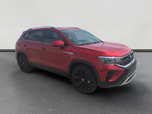 Certified 2022 Volkswagen Taos SE w/ Panoramic Sunroof Package image 7