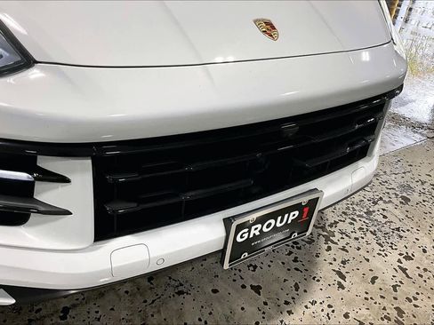 Used 2024 Porsche Cayenne AWD/4WD image 28