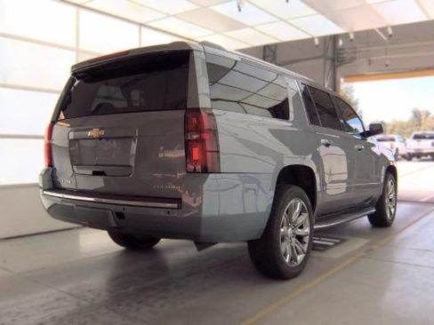 Used 2019 Chevrolet Suburban Premier RWD image 3