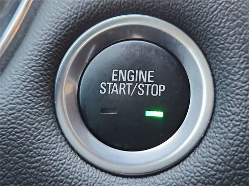 Used 2023 Chevrolet Traverse LT image 16